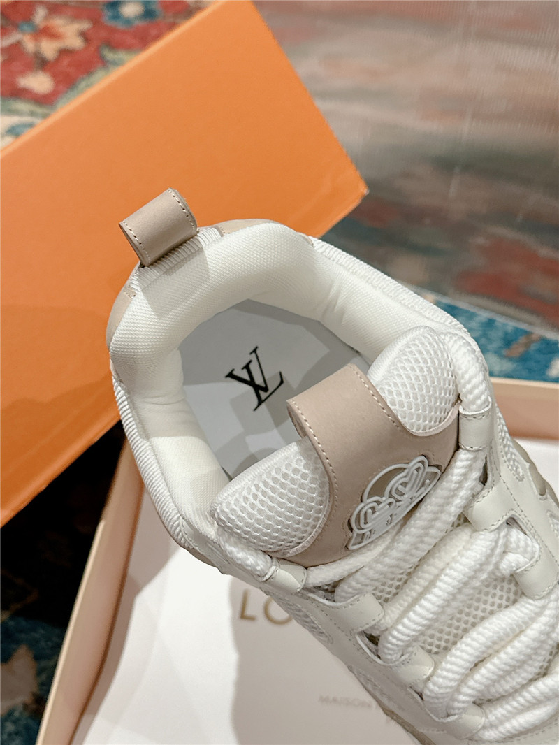 l0vis Vvtt0n lv women¡¯s beige skate trainers