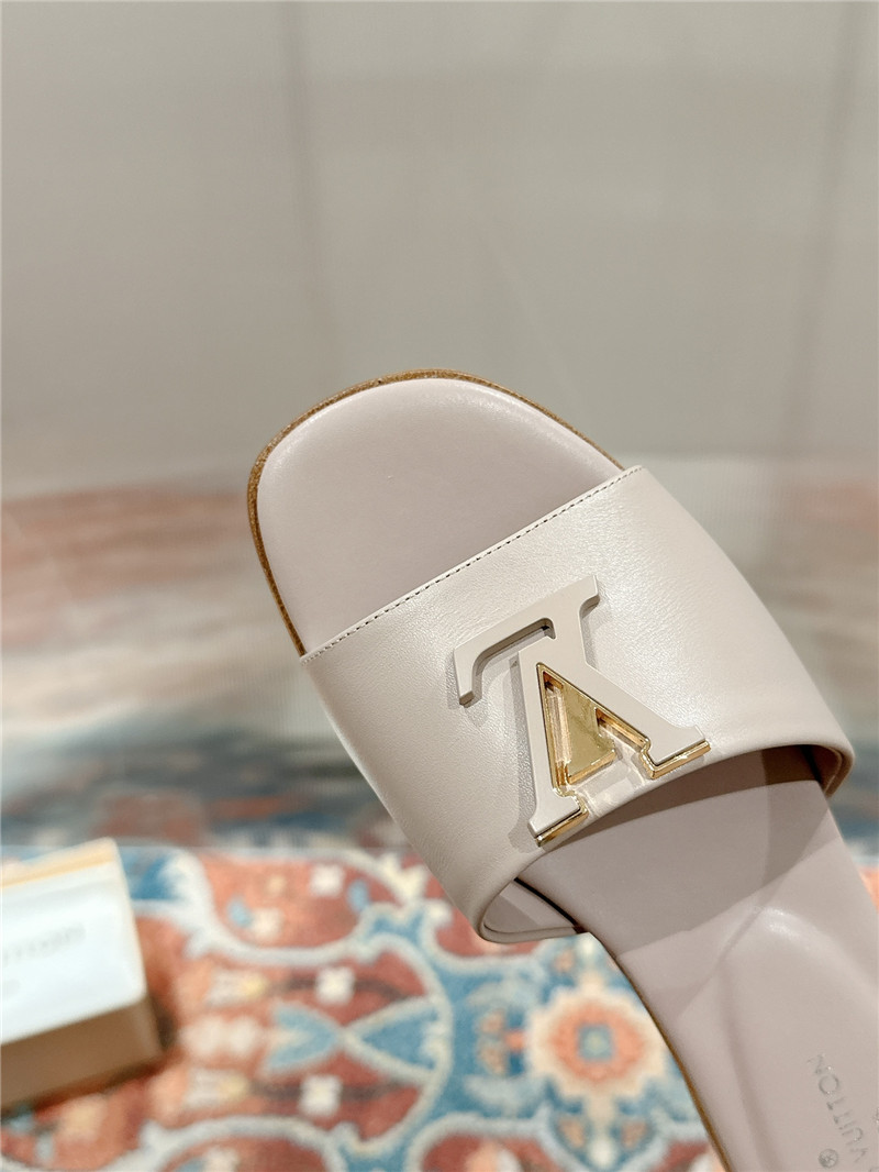 l0vis Vvtt0n lv flat sandals best replica shoes website