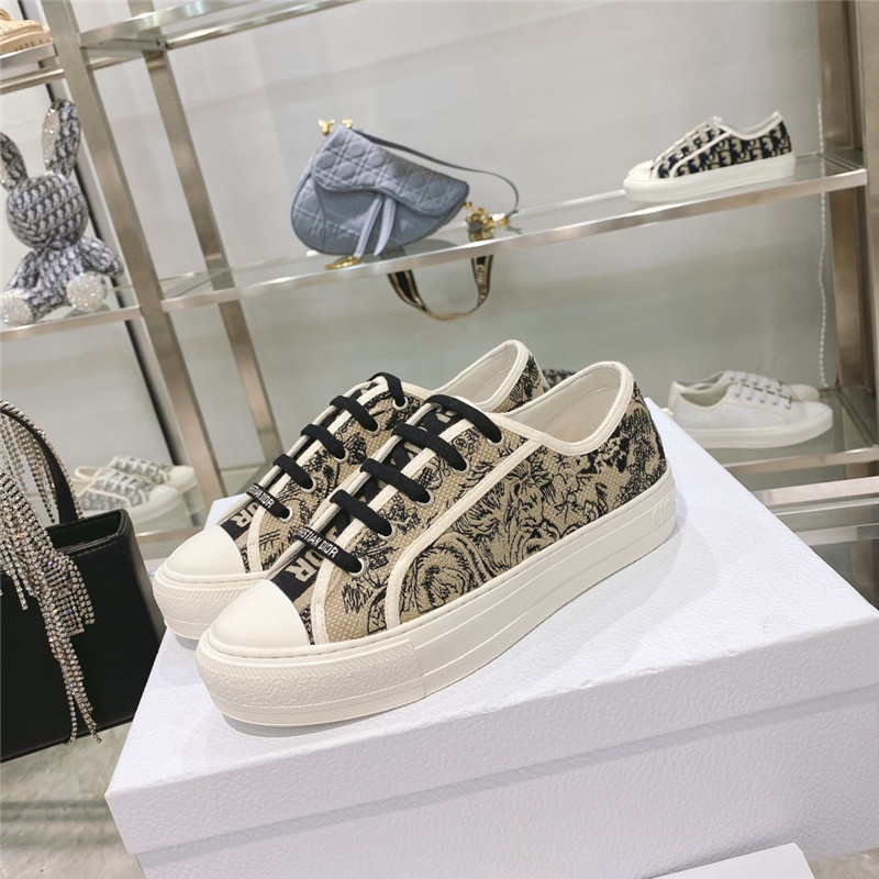 D10r walk’n sneakers