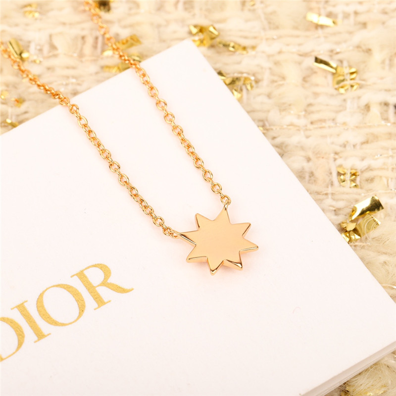 D10r eight-pointed star necklace