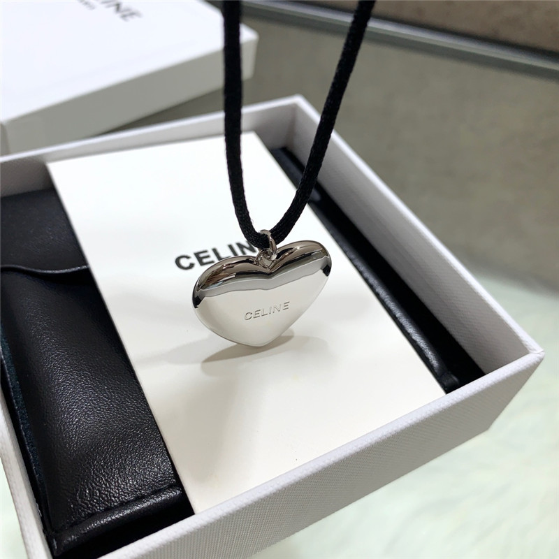 Ce1i*e love arc de triomphe necklace