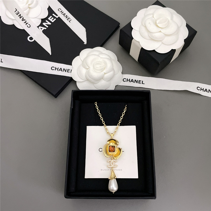 Chanel brown stone gold flower water drop bead necklace