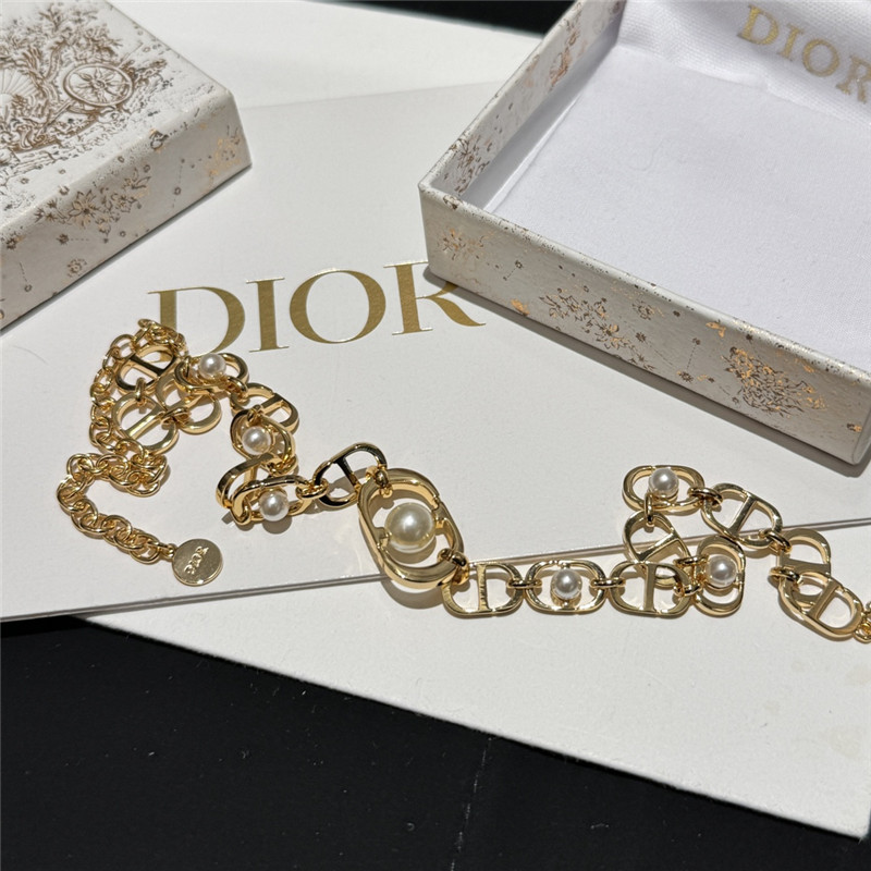 D10r short necklace
