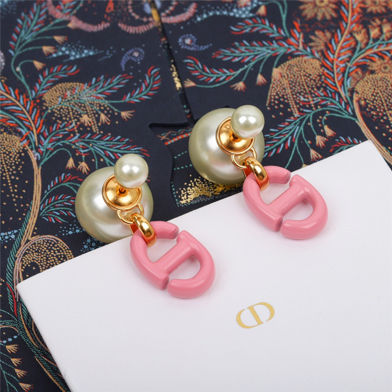 D10r pink pearl letter earrings
