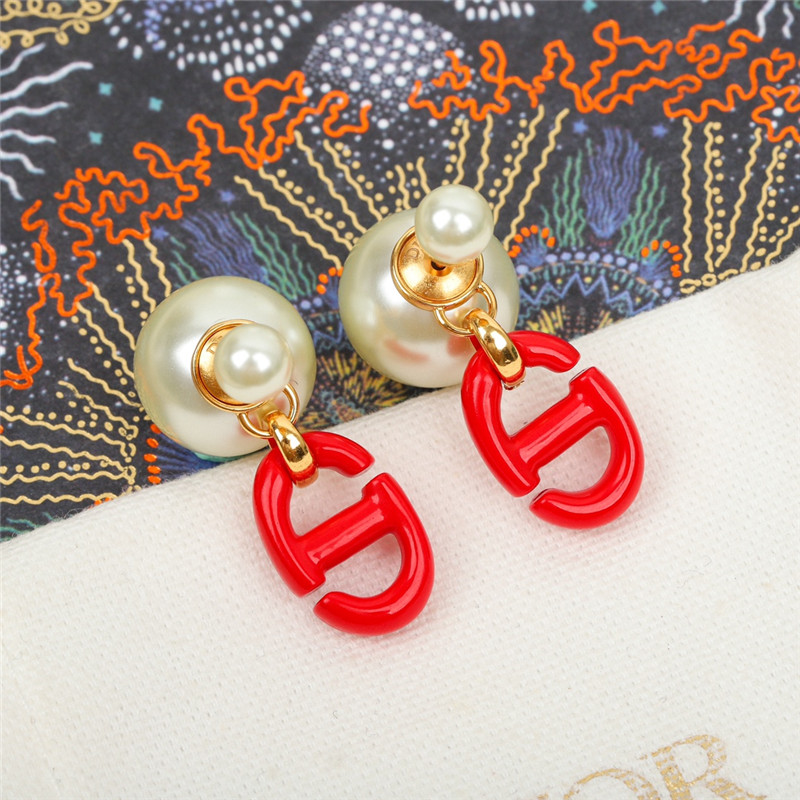 D10r pink pearl letter earrings