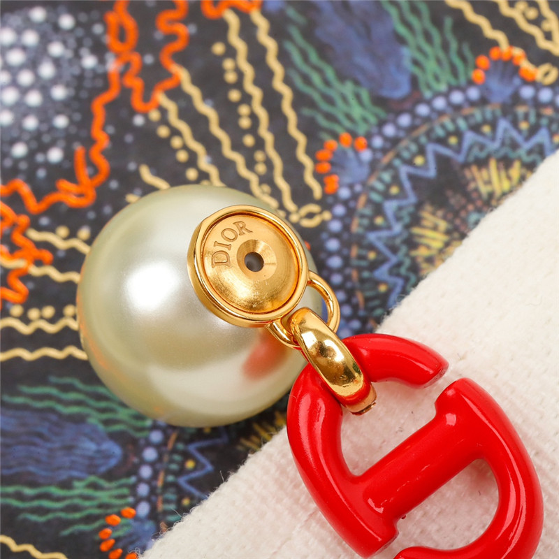 D10r pink pearl letter earrings