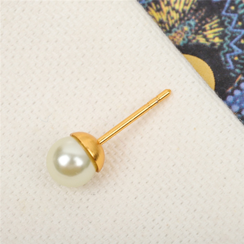 D10r pink pearl letter earrings