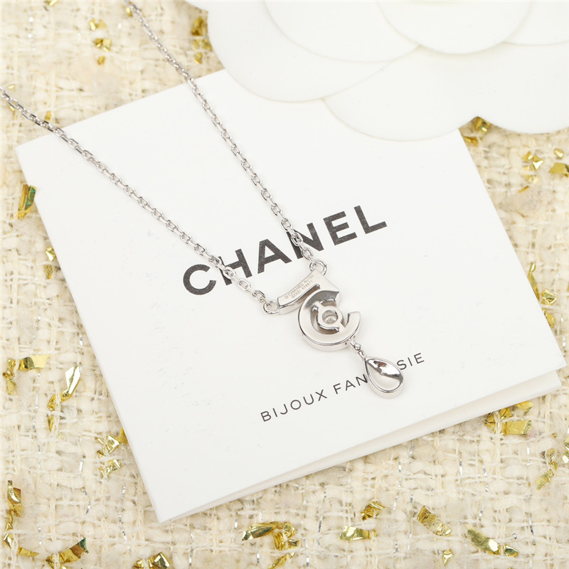 Ch**el n??5 necklace