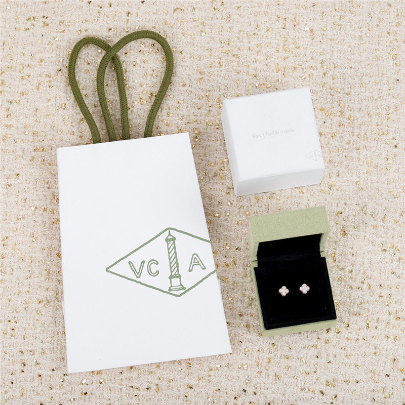 M1um1u single flower earrings