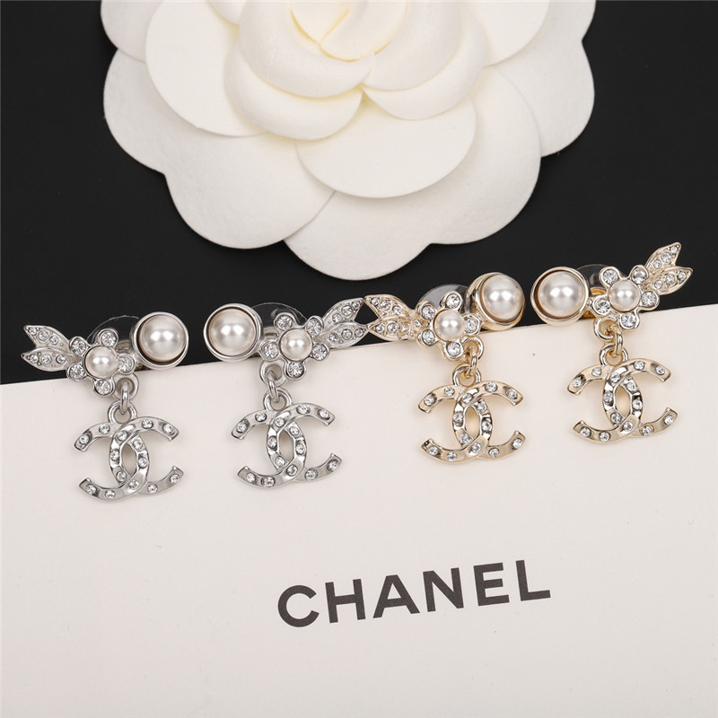 Chanel small flower leaf hanging double C earrings