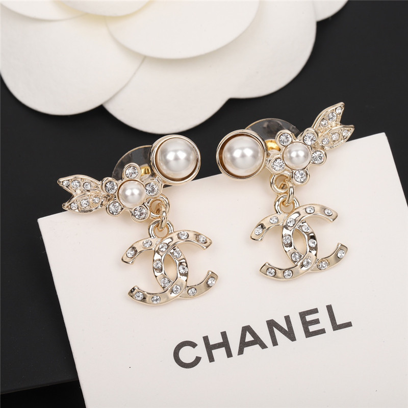 Chanel small flower leaf hanging double C earrings