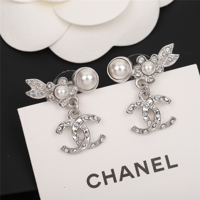 Chanel small flower leaf hanging double C earrings