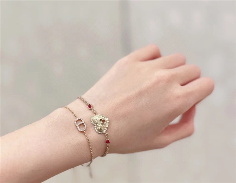 D10r embossed love bracelet