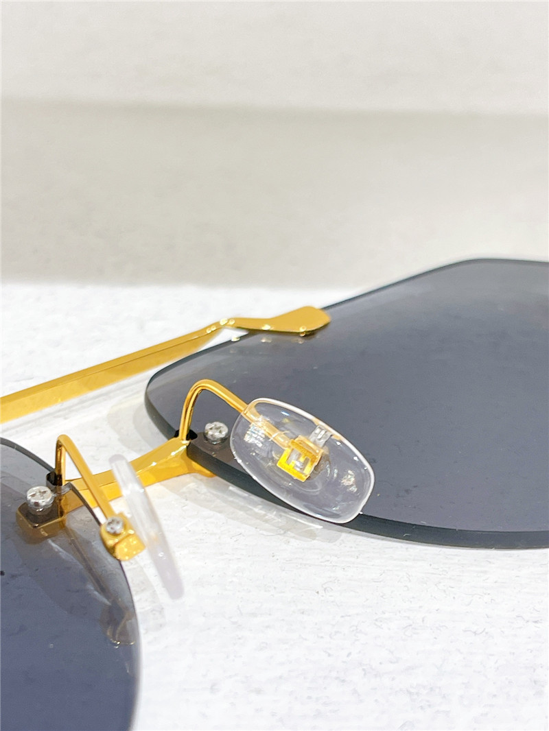 F**di fashionable aviator sunglasses