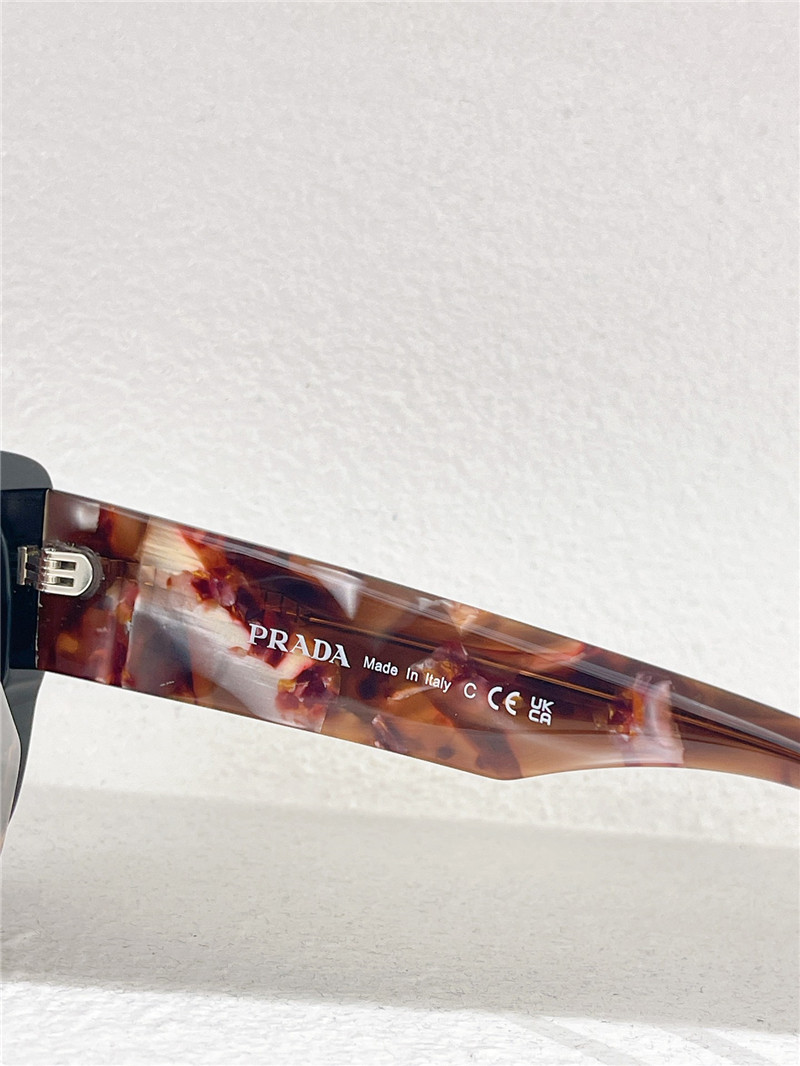 Pra*a fashionable and elegant sunglasses