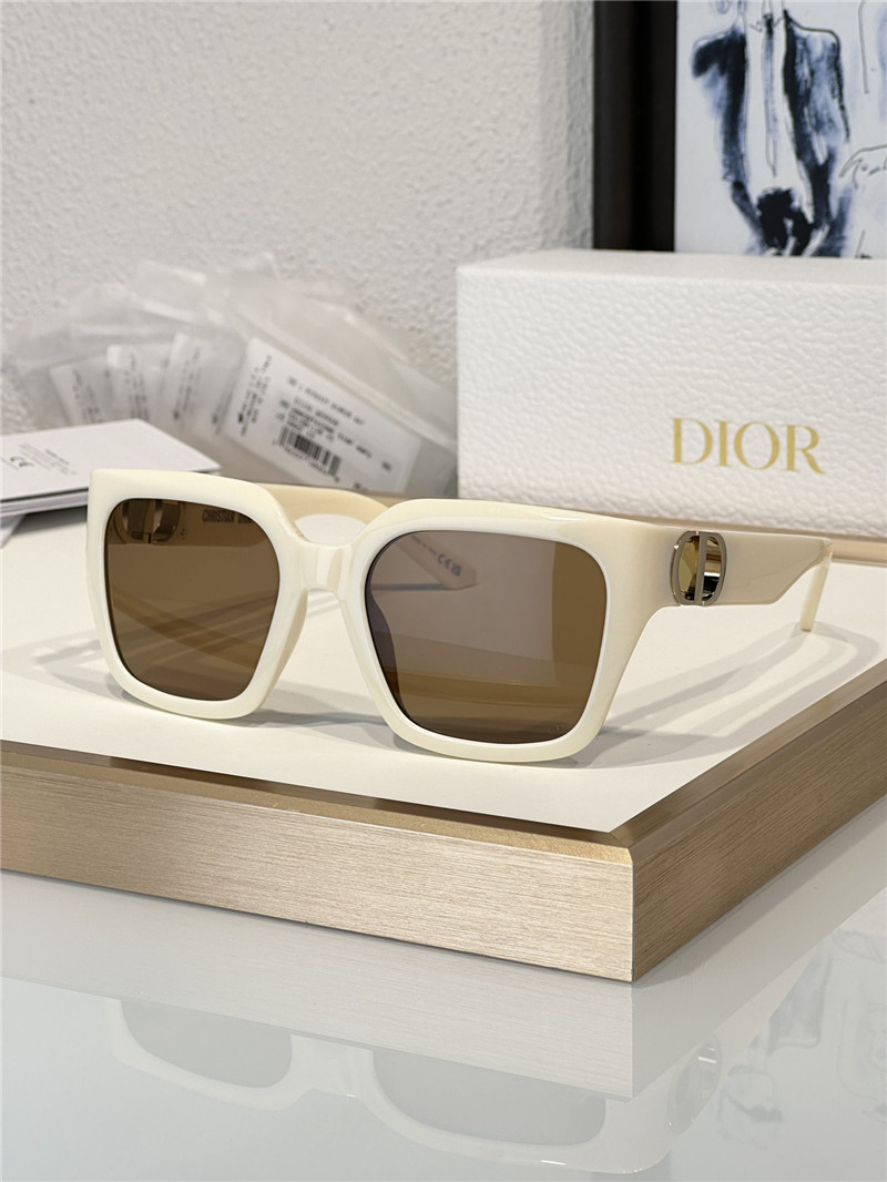 D10r 30montaigne s8u 95m0 sunglasses