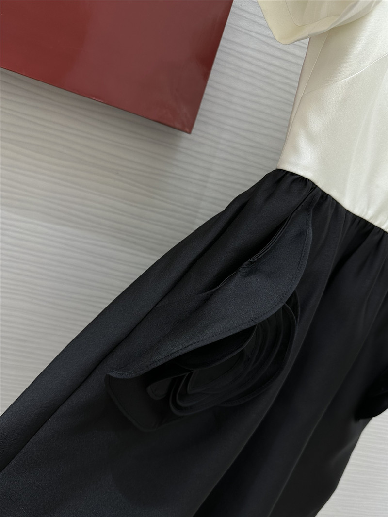 Va1e*ntin0 contrast rose short-sleeved dress replica d&g clothing