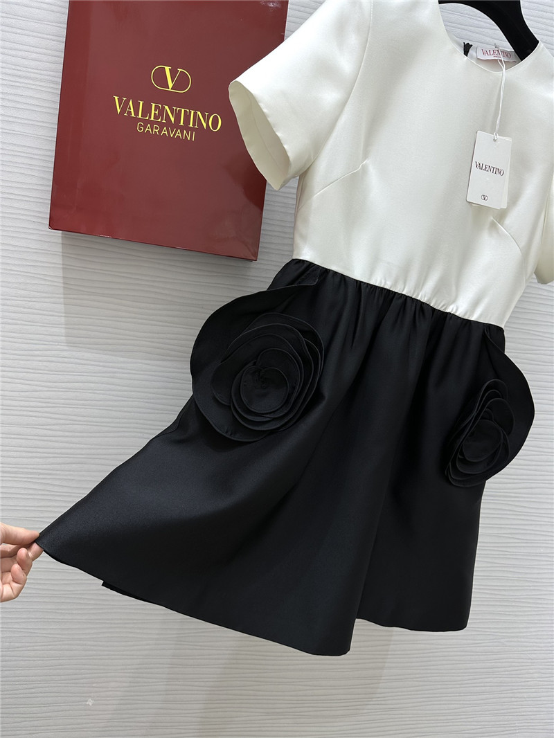 Va1e*ntin0 contrast rose short-sleeved dress replica d&g clothing