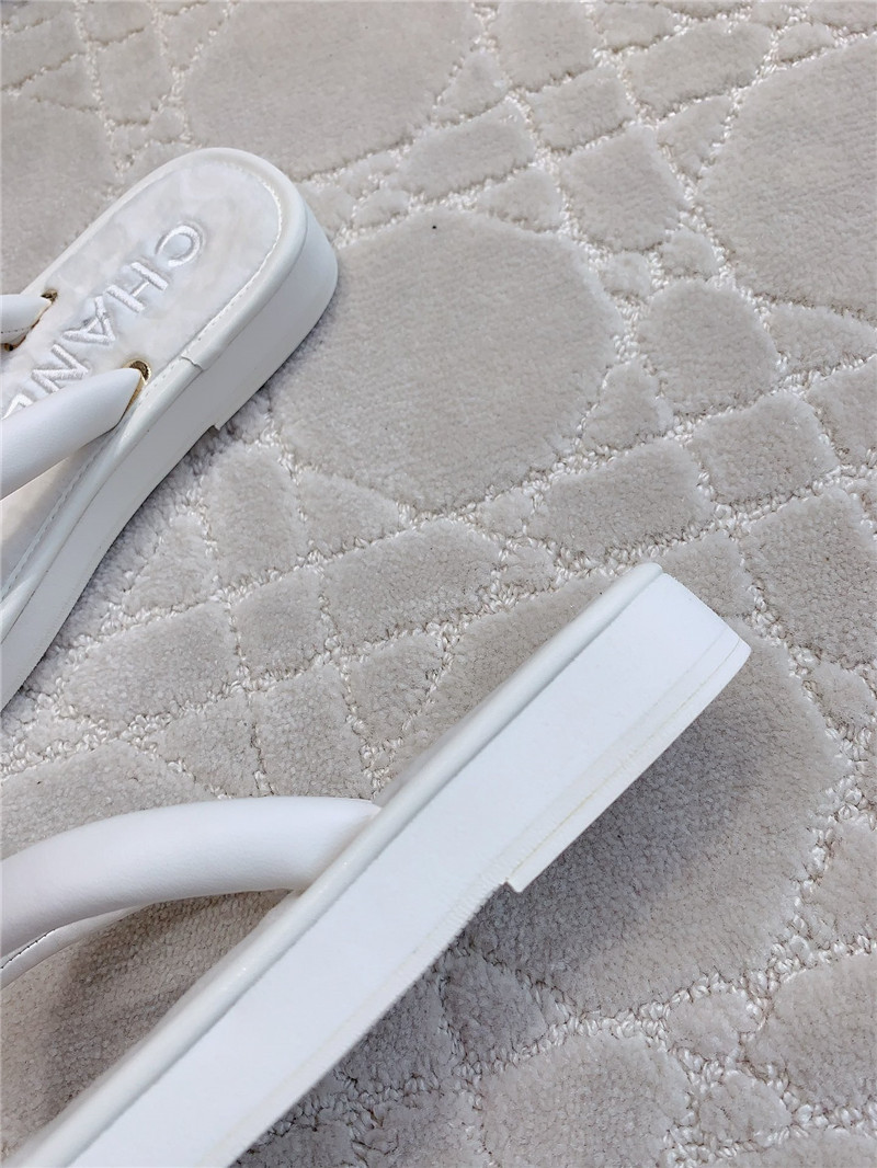Ch**el logo white lambskin leather flip-flops