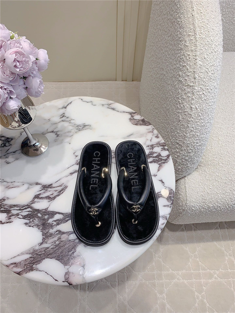 Ch**el logo lambskin leather flip-flops