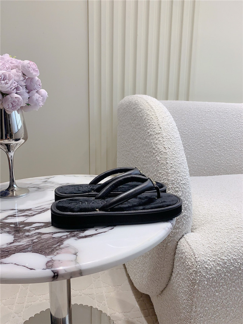 Ch**el logo lambskin leather flip-flops