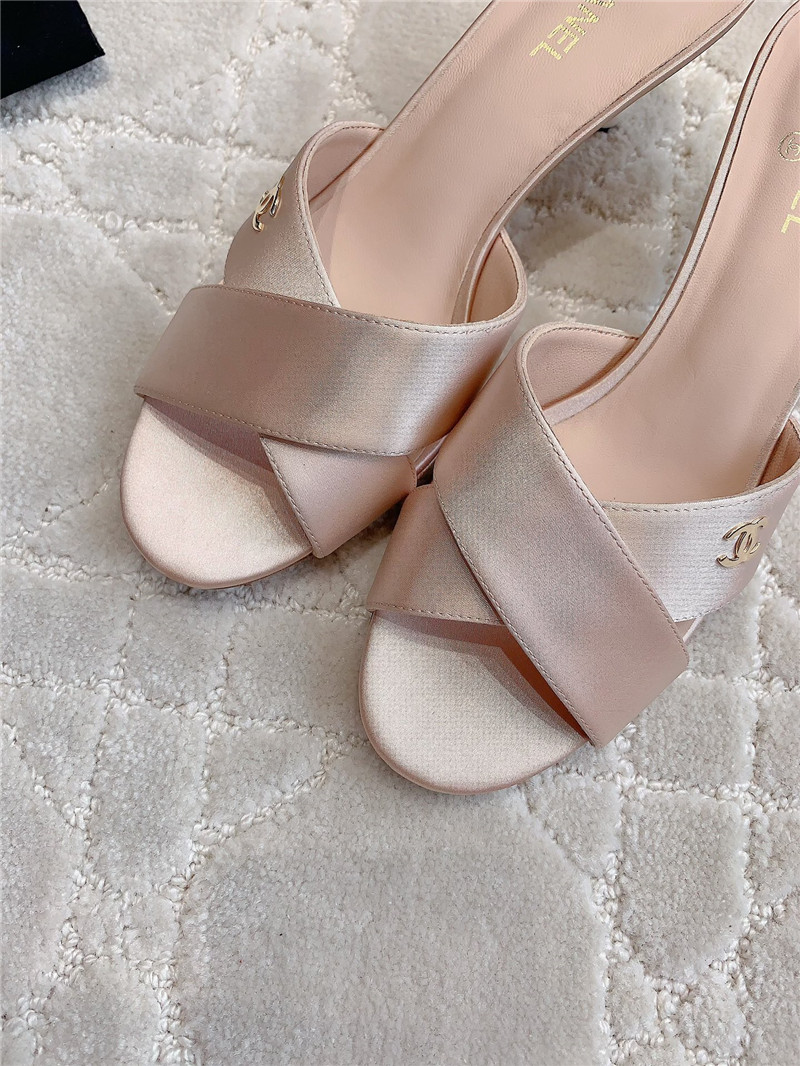 Ch**el beige velvet pearl heel mule