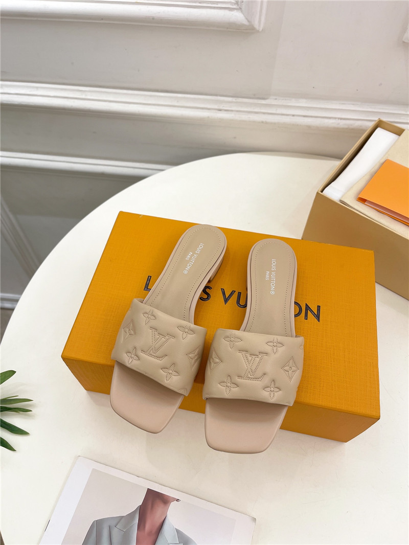 l0vis Vvtt0n revival flat mules beige