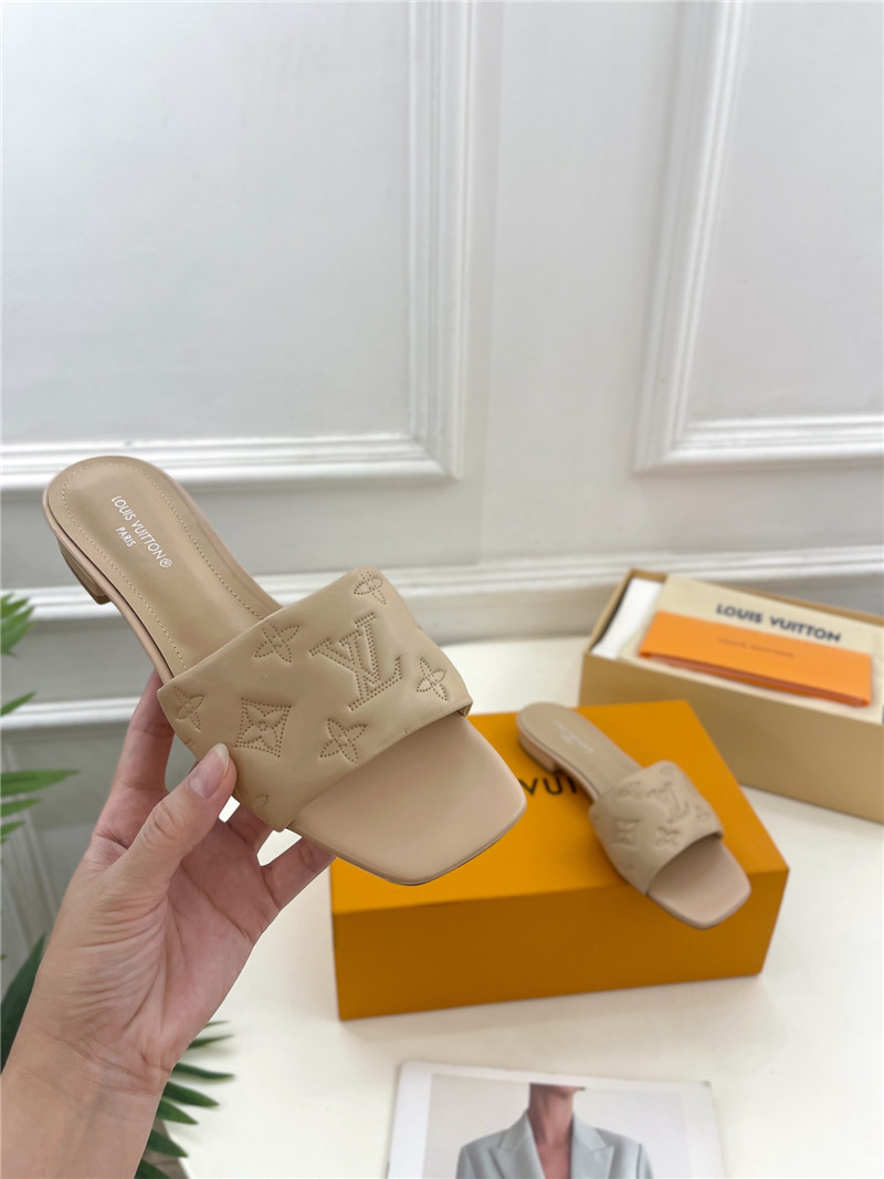 l0vis Vvtt0n revival flat mules beige