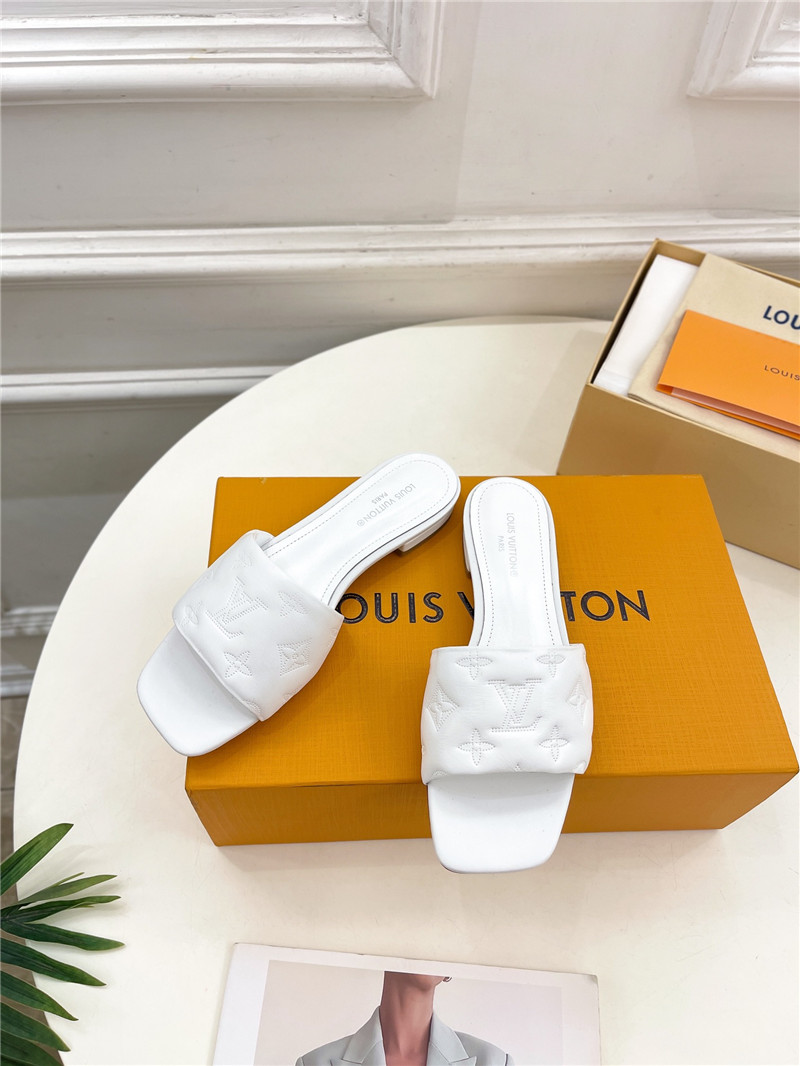 l0vis Vvtt0n revival flat mules white