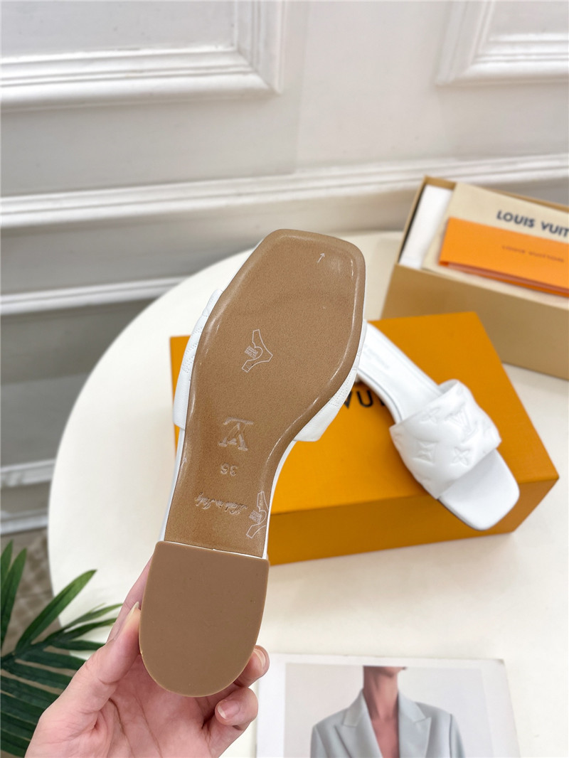 l0vis Vvtt0n revival flat mules white