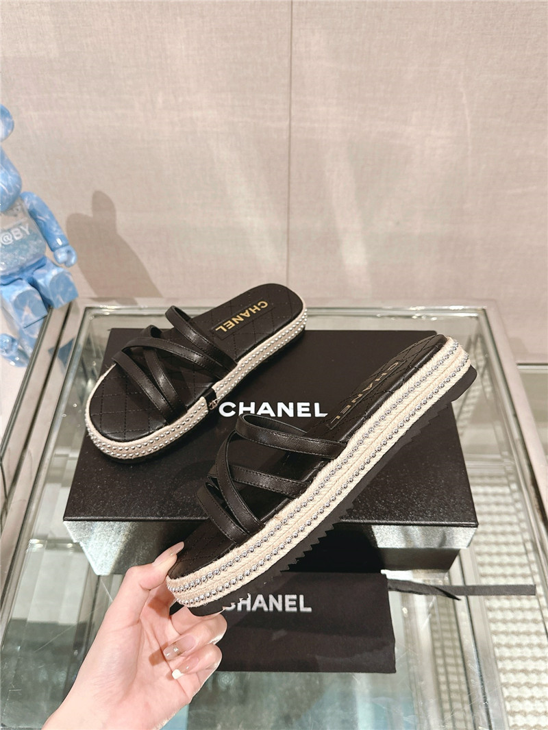 Ch**el cross leather platform slippers black