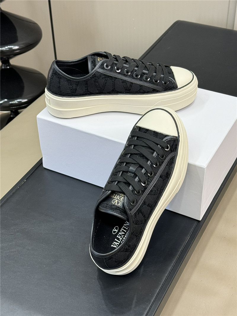 Va1e*ntin0 black canvas flat sneakers
