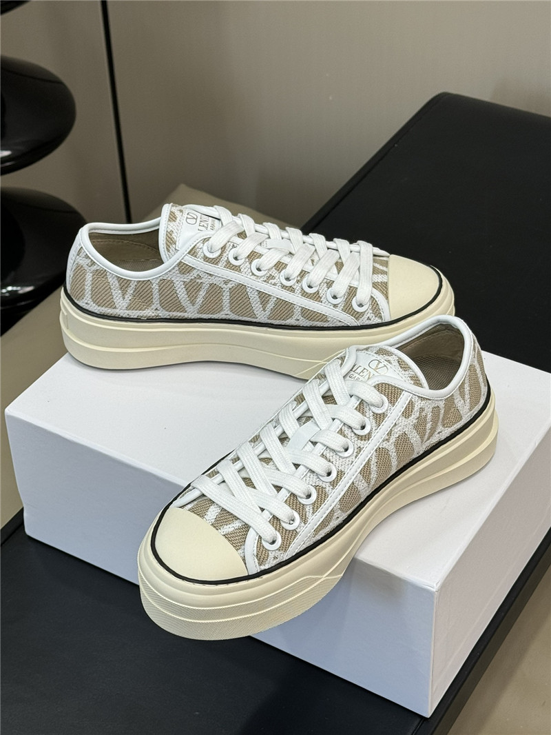 Va1e*ntin0 beige canvas flat sneakers