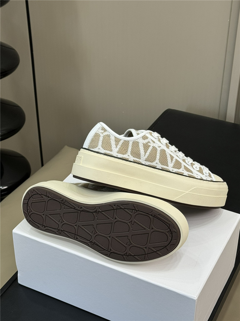 Va1e*ntin0 beige canvas flat sneakers
