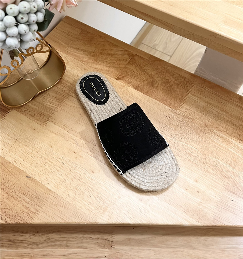 Gvc*1 interlocking g espadrille slides black