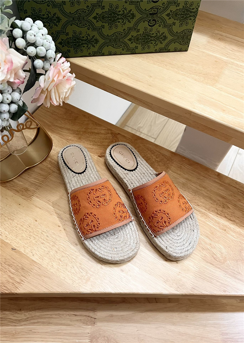 Gvc*1 interlocking g espadrille slides