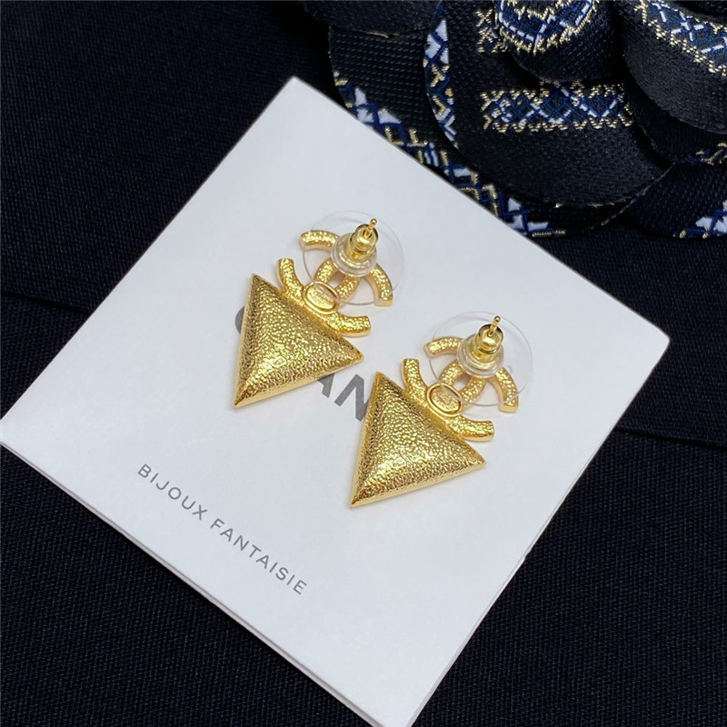 ch**el gold double c triangle black D1am0nd stud earrings