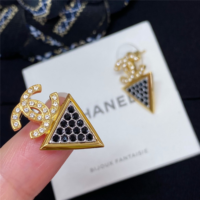 ch**el gold double c triangle black D1am0nd stud earrings