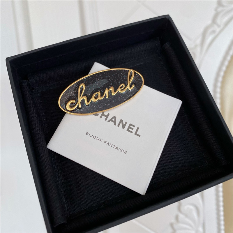Ch**el english letter enamel brooch