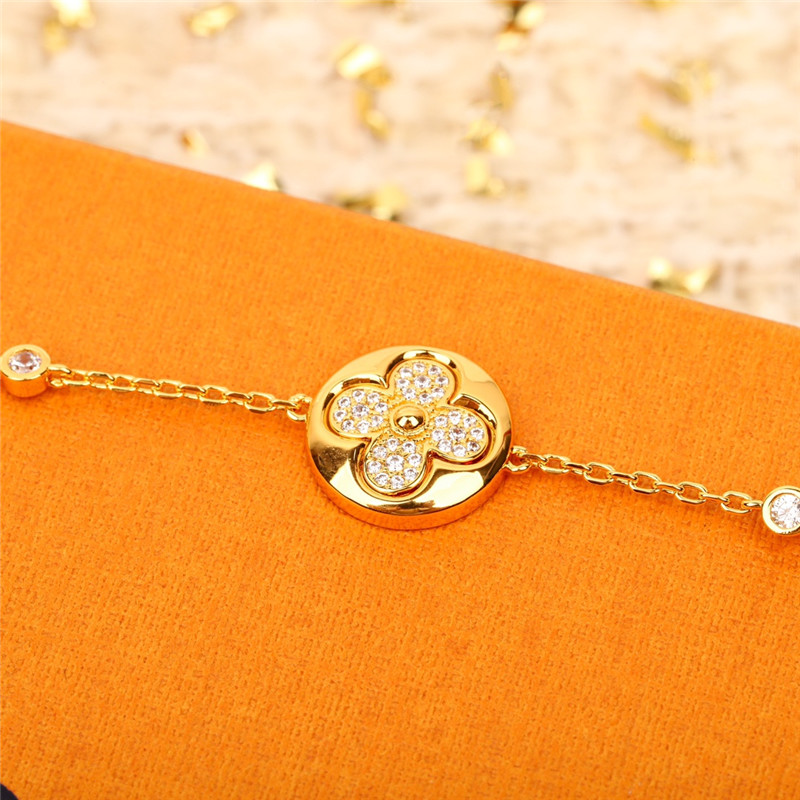 l0vis Vvtt0n lv necklace sweater chain