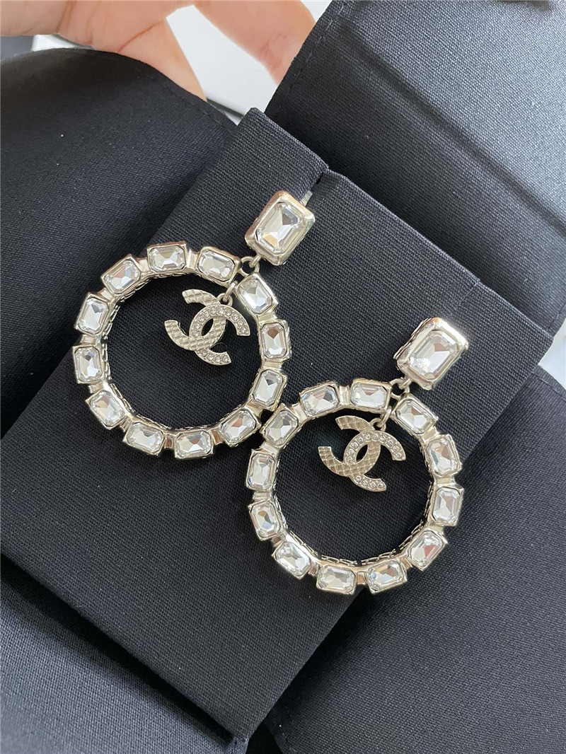 ch**el large D1am0nd ring ear clip