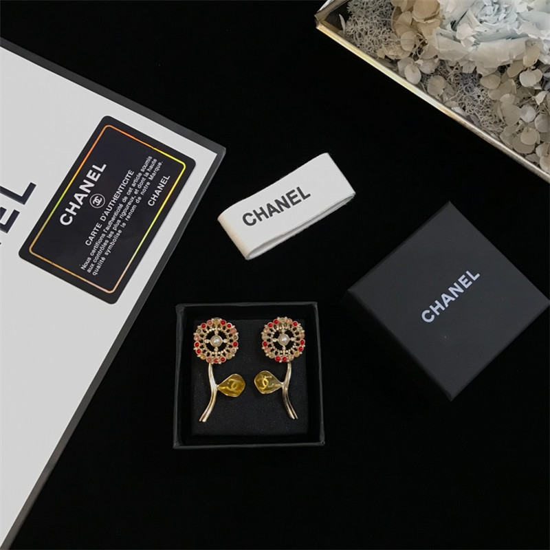 Chanel sunflower flower pendant oil drop ear clip