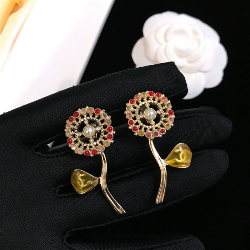 Chanel sunflower flower pendant oil drop ear clip