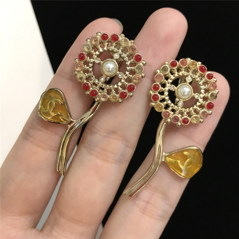 Chanel sunflower flower pendant oil drop ear clip