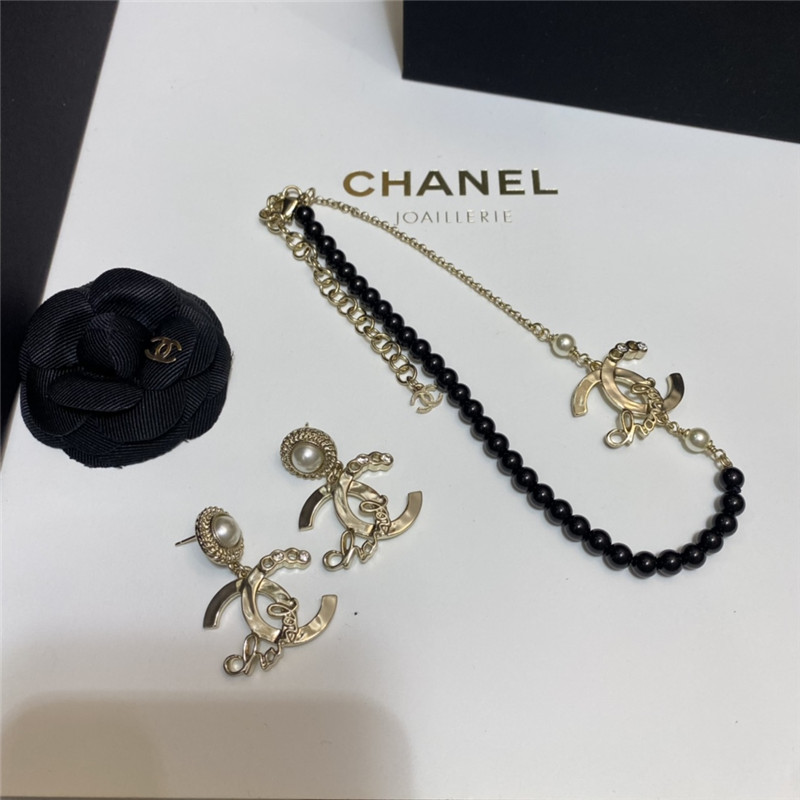 Ch**el metal black pearl cc necklace