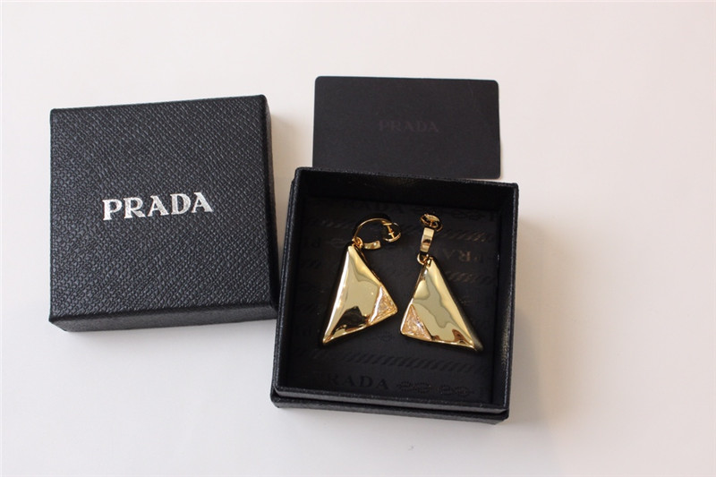 Pra*a new triangle earrings