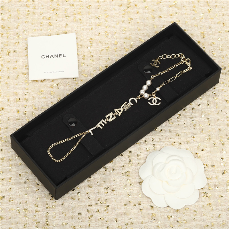 Ch**el letter pearl bracelet