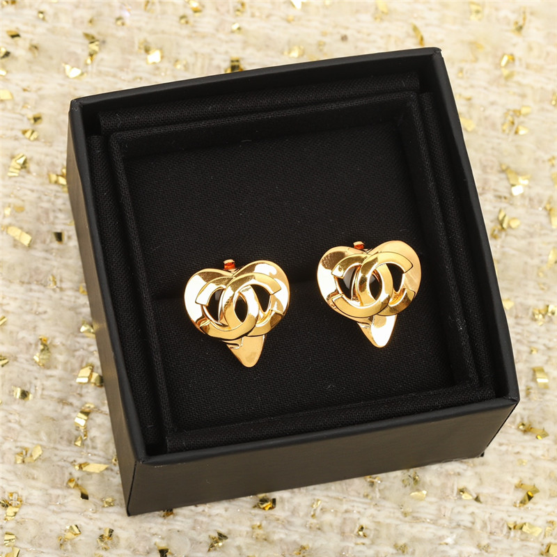 Ch**el love double c ear clip