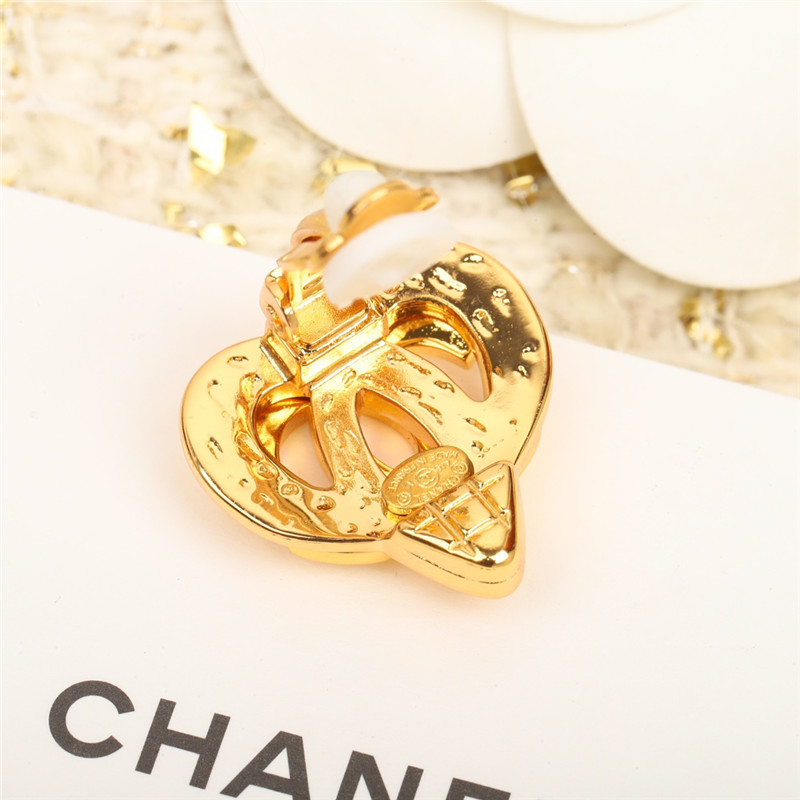 Ch**el love double c ear clip