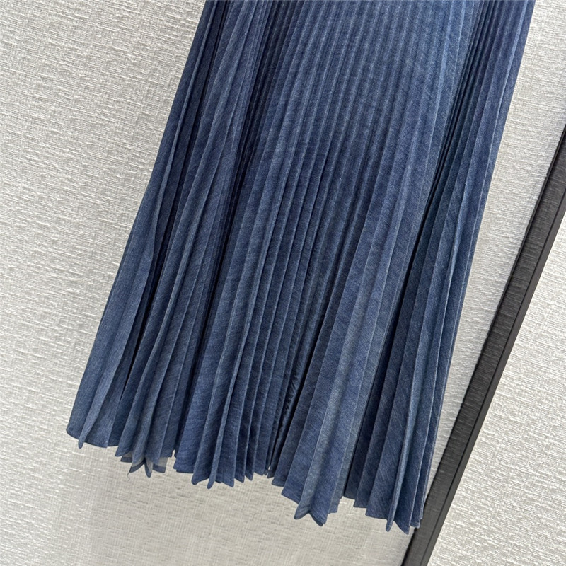 Va1e*ntin0 ach**elordion pleated denim skirt replica designer clothes